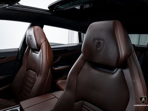 Used 2025 Lamborghini Urus SE image 23