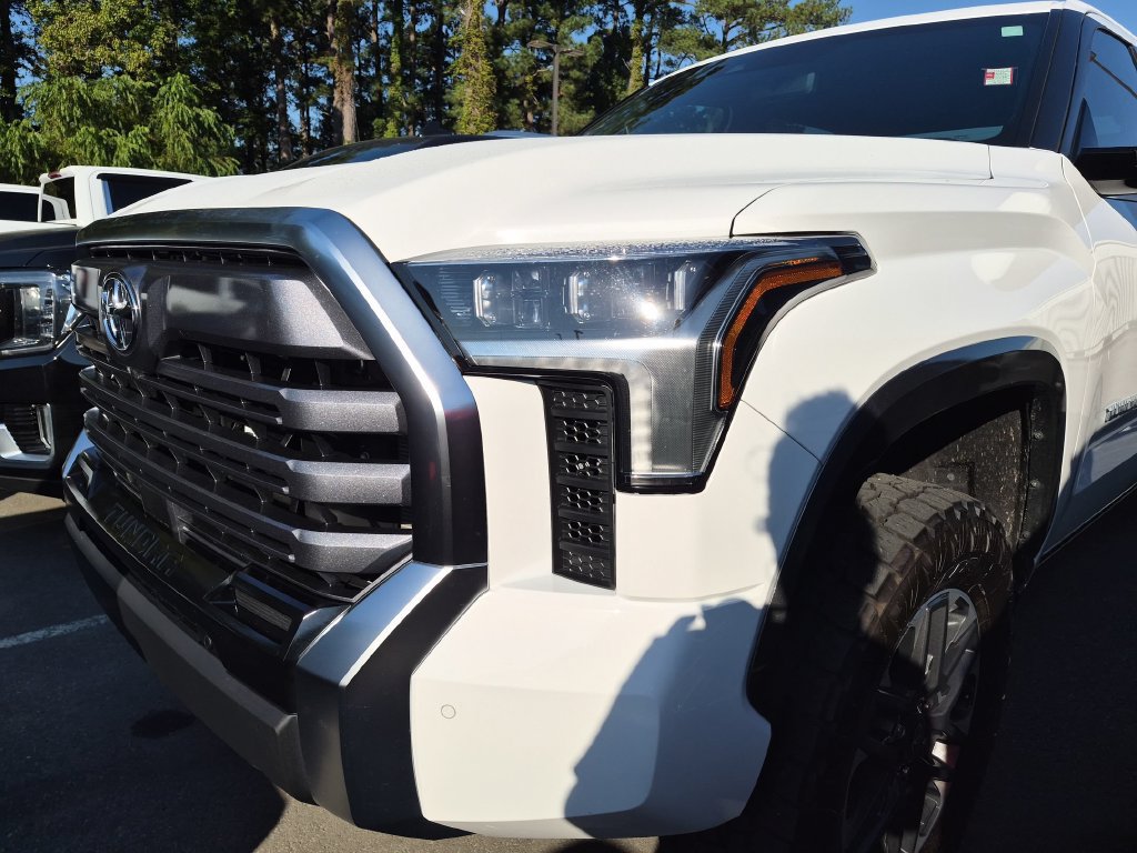 Used 2026 Toyota Tundra Limited AWD/4WD image 7