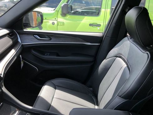 New 2026 Jeep Grand Cherokee L Limited image 25