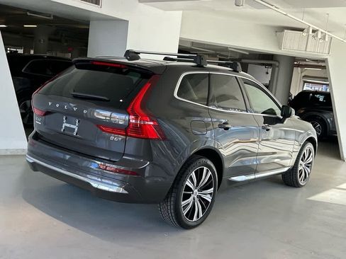 Used 2022 Volvo XC60 B6 Inscription image 4