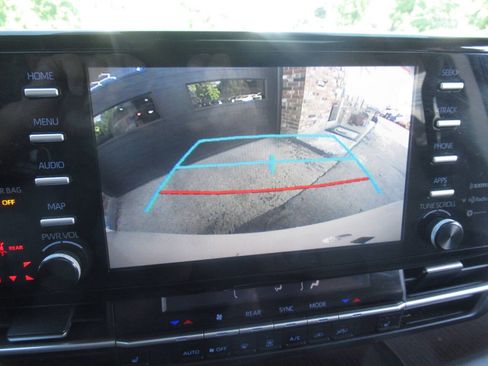 Used 2021 Toyota Sienna XLE AWD/4WD image 31