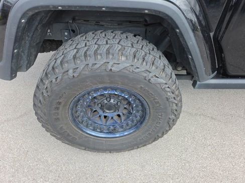 Used 2023 Jeep Gladiator Sport AWD/4WD image 31