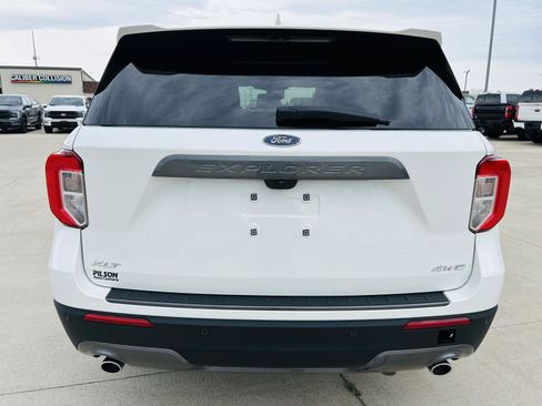 Used 2024 Ford Explorer XLT w/ Equipment Group 202A AWD/4WD image 43
