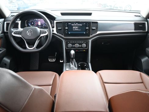 Used 2023 Volkswagen Atlas SEL R-Line image 3