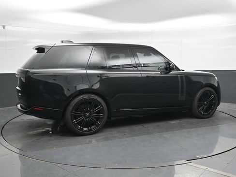Used 2025 Land Rover Range Rover SE AWD/4WD image 4