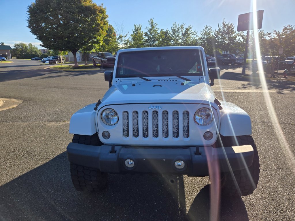 Used 2015 Jeep Wrangler Unlimited Rubicon w/ Connectivity Group AWD/4WD image 2