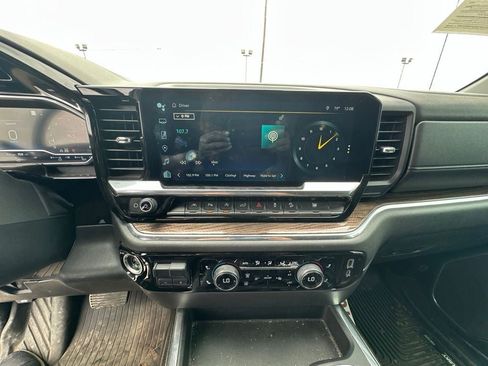 Used 2022 Chevrolet Silverado 1500 LT Trail Boss w/ LT Trail Boss Premium Package AWD/4WD image 16
