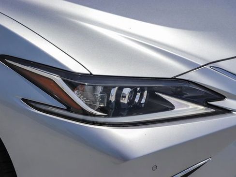 Used 2025 Lexus ES 300h w/ Premium Package FWD image 11