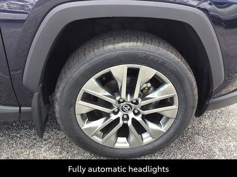 Used 2020 Toyota RAV4 XLE Premium image 8