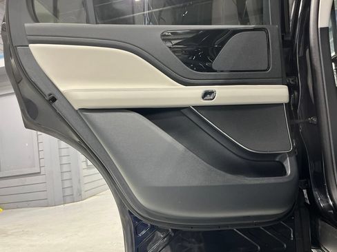 Used 2025 Lincoln Aviator AWD w/ Jet Appearance Package image 35