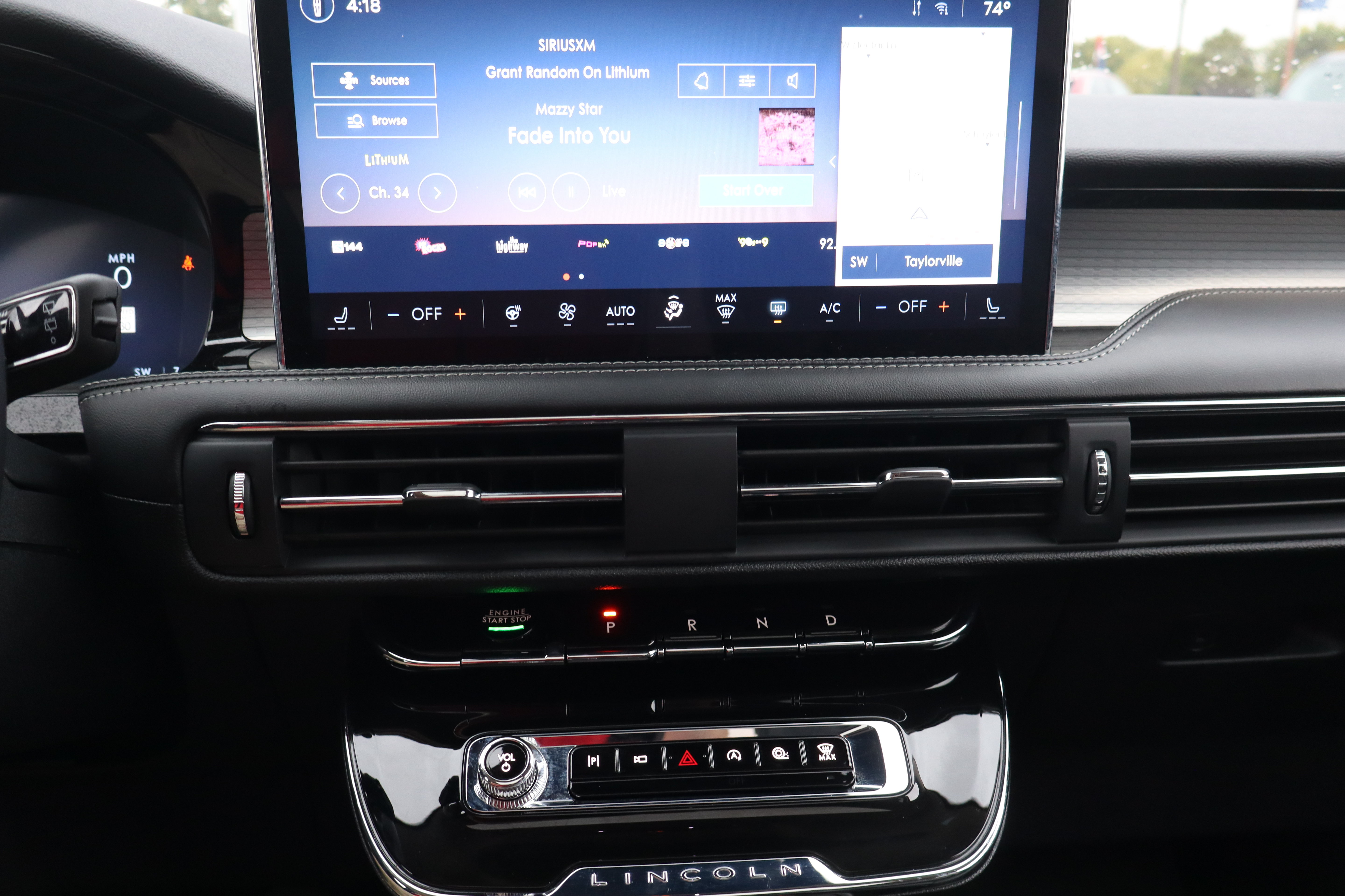 Used 2024 Lincoln Corsair AWD w/ Equipment Group 101A image 18
