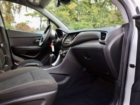 Used 2018 Chevrolet Trax LS image 30