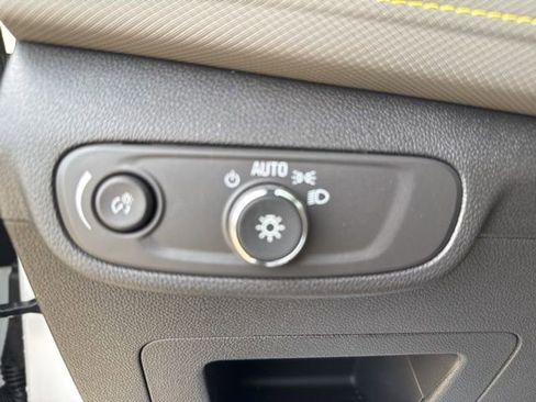 Used 2025 Chevrolet TrailBlazer ACTIV w/ Convenience Package image 16