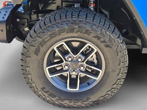 Used 2024 Jeep Gladiator Mojave AWD/4WD image 22