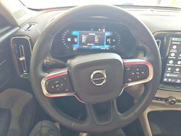 Used 2023 Volvo XC40 B5 Ultimate w/ Protection Package Premier AWD/4WD image 10