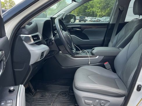 Used 2021 Toyota Highlander Platinum FWD image 7