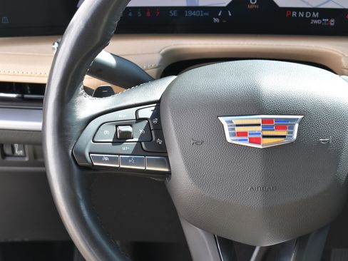 Used 2024 Cadillac XT4 Luxury w/ Cold Weather Package image 15