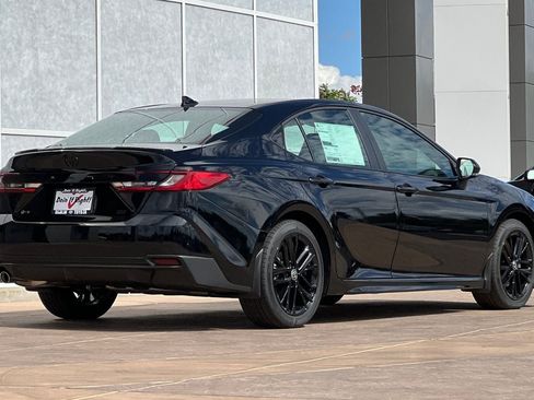 New 2026 Toyota Camry SE FWD image 4