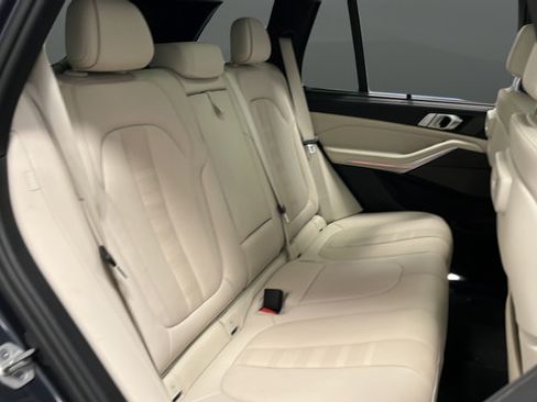 Used 2021 BMW X5 xDrive40i w/ Executive Package AWD/4WD image 25