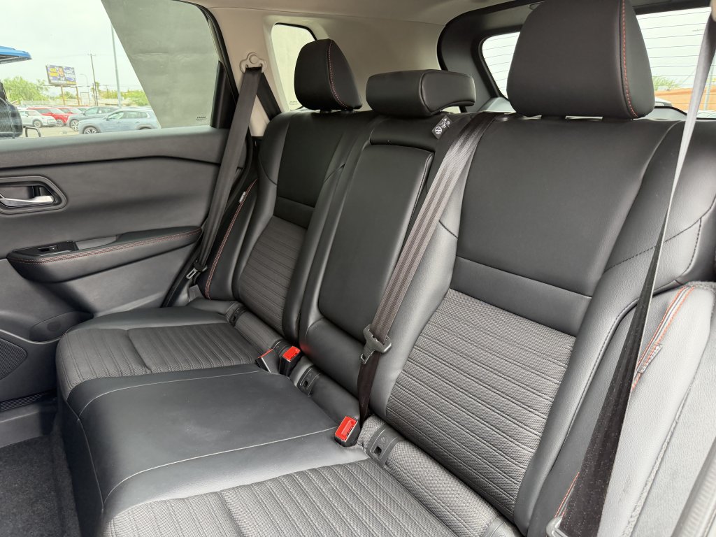 Used 2025 Nissan Rogue SV AWD/4WD image 33