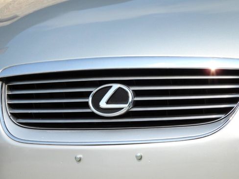 Used 2005 Lexus SC 430 Convertible RWD image 5