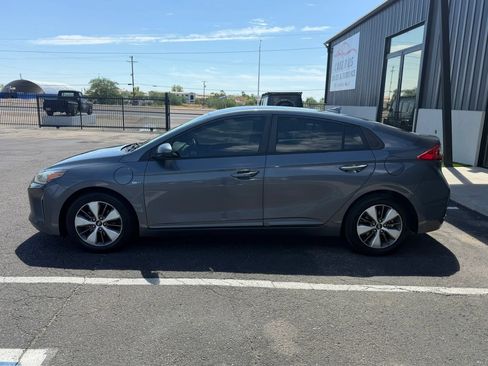 Used 2019 Hyundai Ioniq Plug-In Hybrid FWD image 3