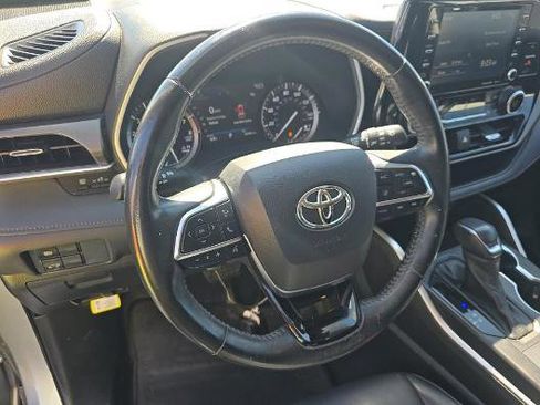 Used 2021 Toyota Highlander XLE FWD image 7