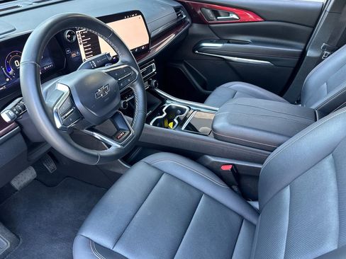 Used 2025 Chevrolet Traverse Z71 image 11