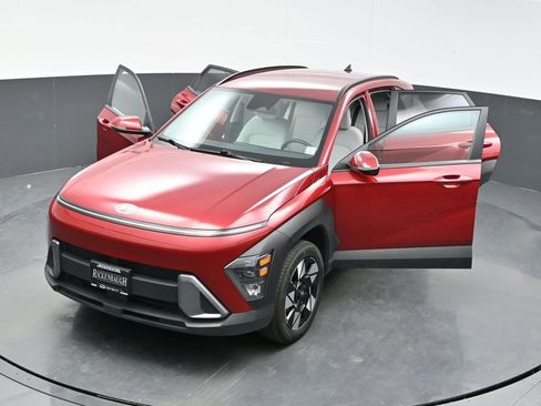 Used 2025 Hyundai Kona SEL AWD/4WD image 45