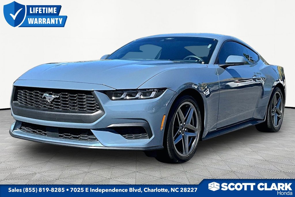 Used 2024 Ford Mustang Coupe RWD image 3
