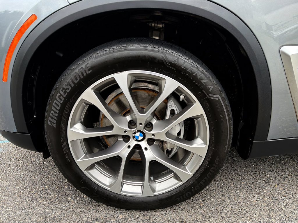 Used 2024 BMW X5 xDrive40i w/ Premium Package AWD/4WD image 16