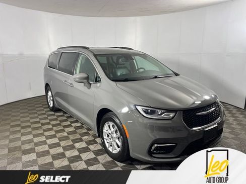Used 2022 Chrysler Pacifica Touring-L FWD image 4