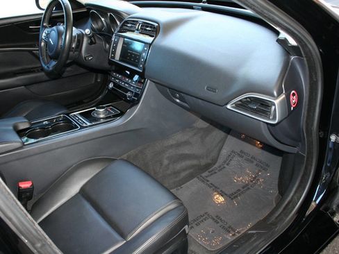 Used 2017 Jaguar XE Premium AWD/4WD image 14