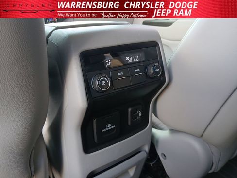 Used 2019 GMC Acadia SLT FWD image 16
