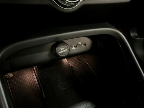 Used 2021 Volvo XC40 P8 Recharge image 34