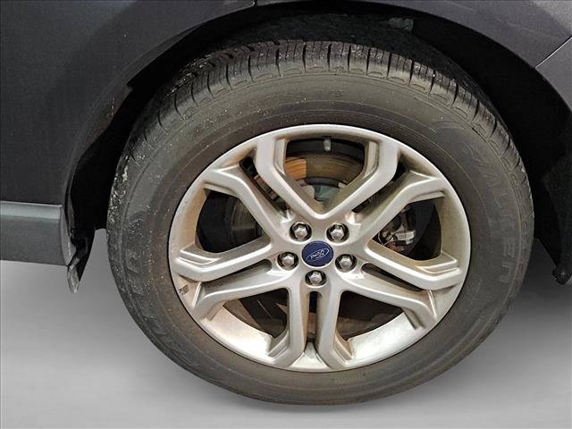 Used 2018 Ford Edge Titanium FWD image 5