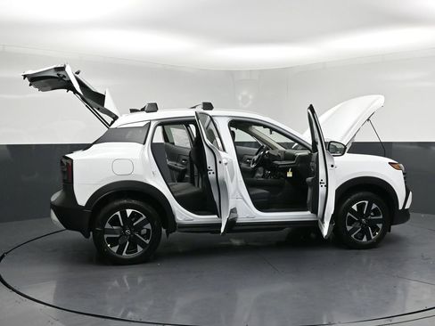 New 2026 Nissan Kicks SV w/ Cold Weather Package AWD/4WD image 32