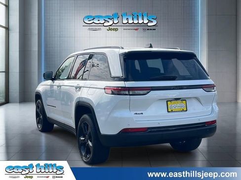 Certified 2023 Jeep Grand Cherokee Altitude AWD/4WD image 4