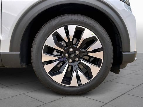 Used 2025 Ford Explorer Platinum w/ LUX Leather Package image 24