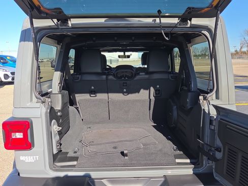 Used 2023 Jeep Wrangler Unlimited Sahara image 8