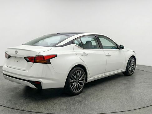 Used 2025 Nissan Altima 2.5 SV image 9