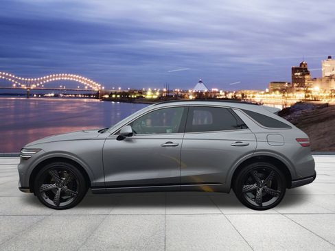 Used 2025 Genesis GV70 2.5T w/ Sport Prestige Package image 2