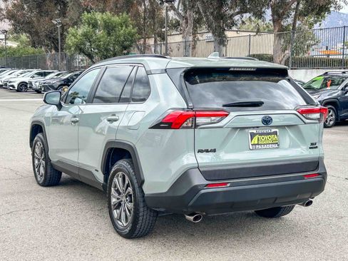 Used 2022 Toyota RAV4 XLE Premium AWD/4WD image 8