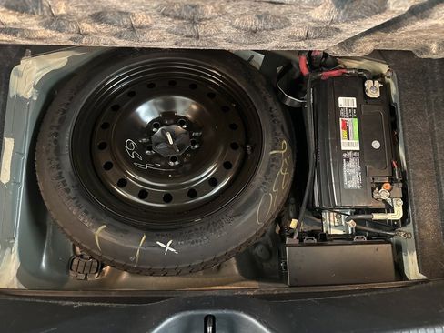 Used 2014 Chrysler 300 image 32