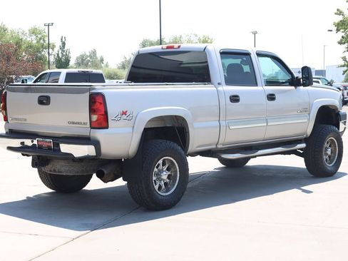 Used 2005 Chevrolet Silverado 2500 LS w/ Heavy-Duty Power Package AWD/4WD image 6