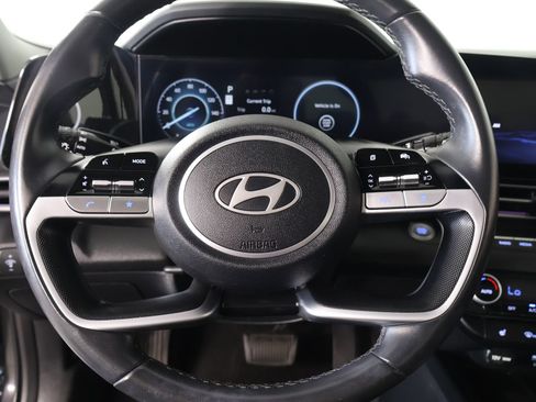Used 2025 Hyundai Elantra SEL FWD image 3