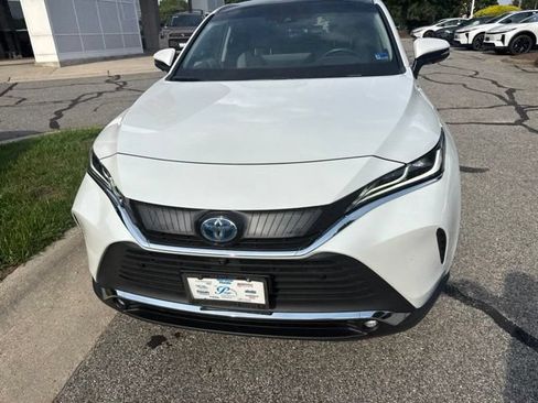 Used 2024 Toyota Venza Limited AWD/4WD image 4
