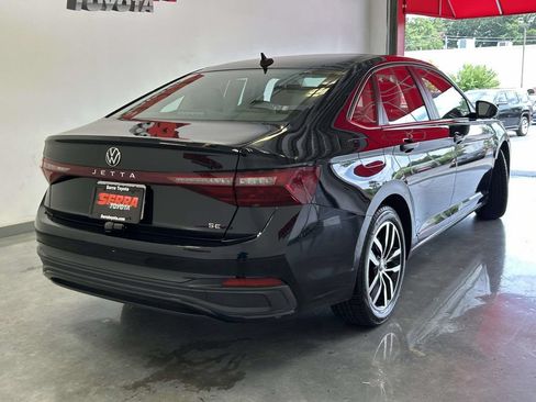 Used 2025 Volkswagen Jetta SE FWD image 3