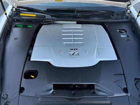 Used 2013 Lexus LS 460 w/ Comfort Pkg image 4