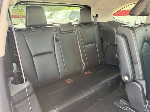 Used 2022 Toyota Highlander XLE AWD/4WD image 33